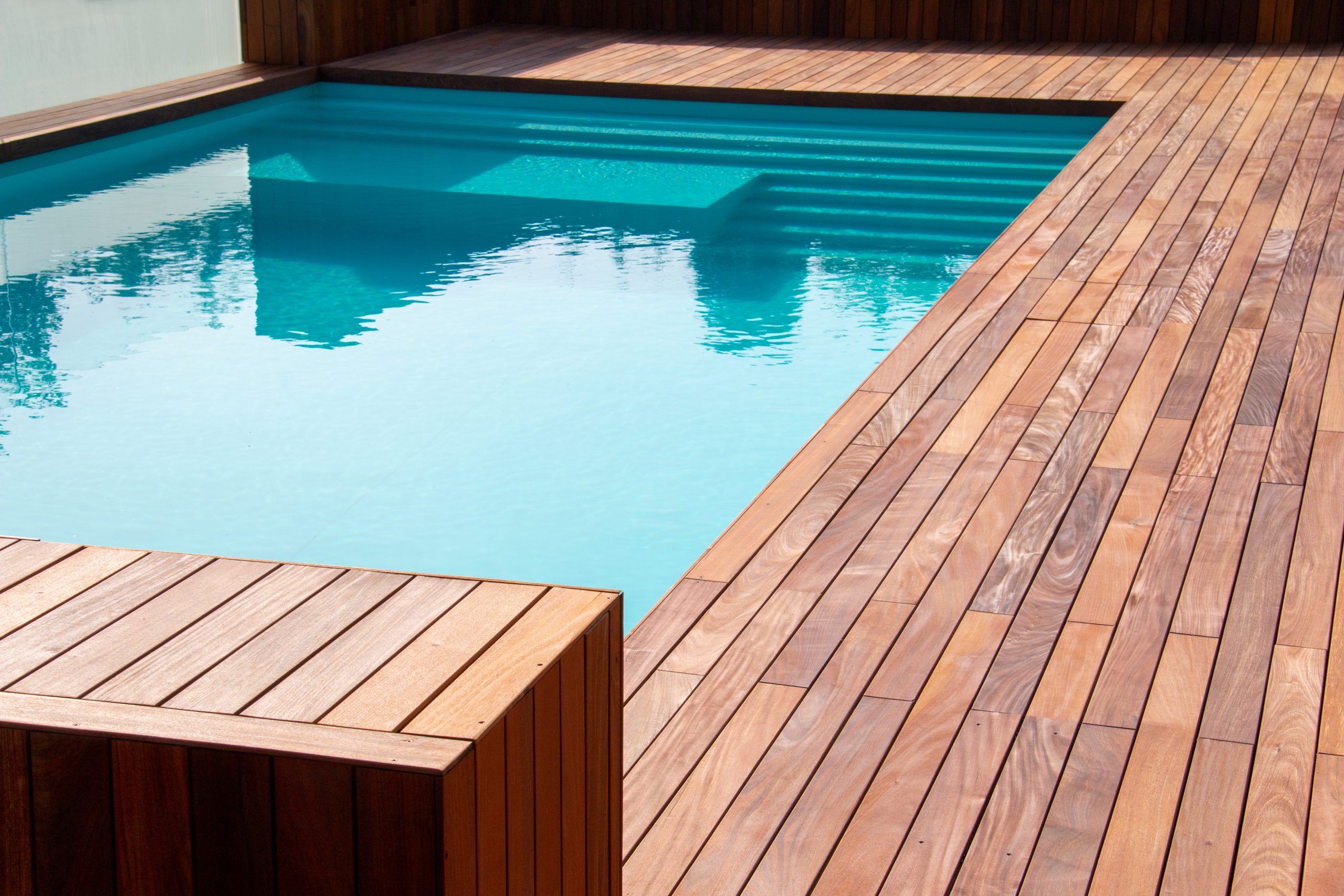 Piscine, terrasse bois